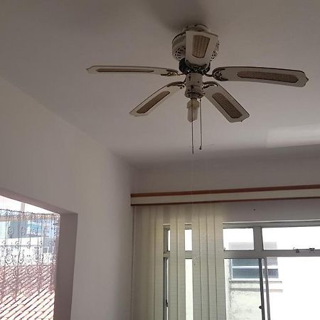 Apartamento A Uma Quadra Da Praia Гуаружа Экстерьер фото