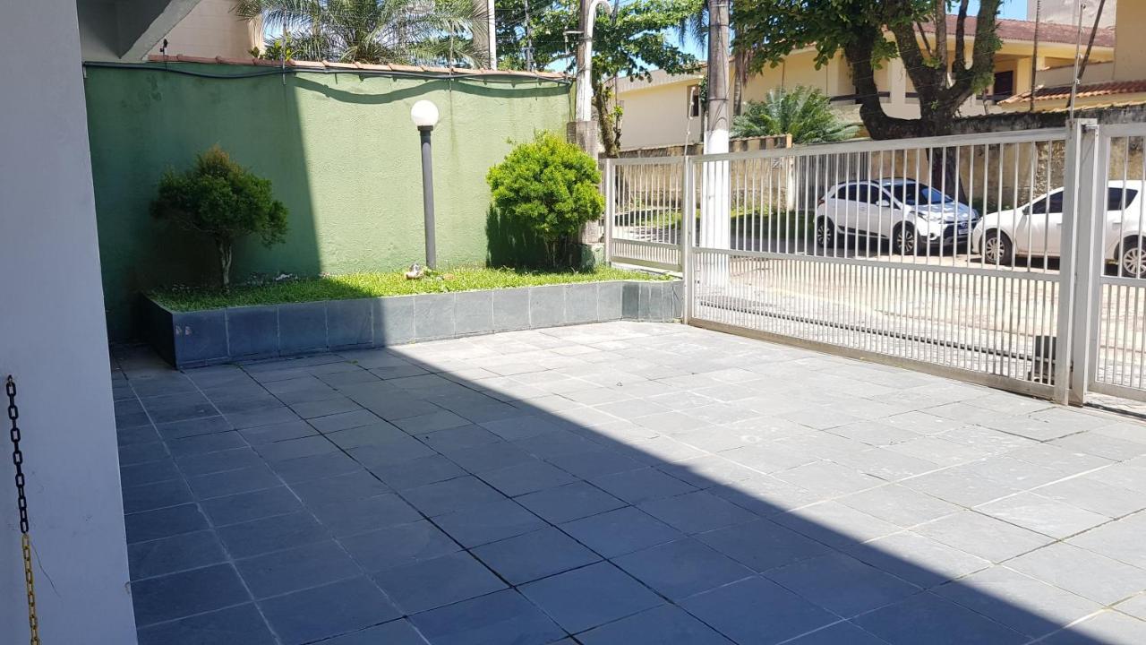 Apartamento A Uma Quadra Da Praia Гуаружа Экстерьер фото