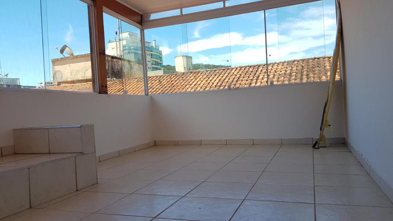 Apartamento A Uma Quadra Da Praia Гуаружа Экстерьер фото