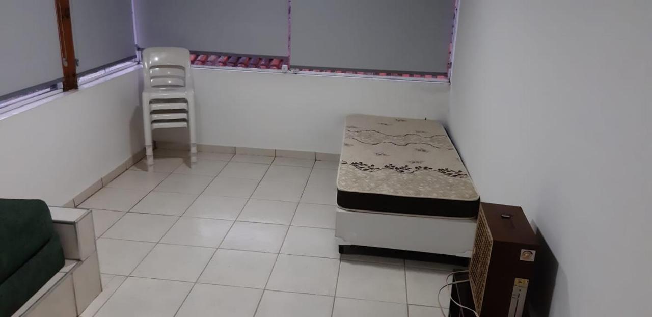 Apartamento A Uma Quadra Da Praia Гуаружа Экстерьер фото